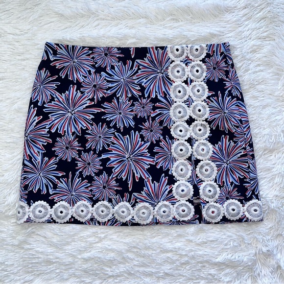 Crown & Ivy | NWOT✨ Firework Printed Patriotic Crochet Trim Skort - Picture 3 of 10